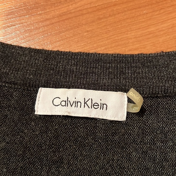 Fits small or medium better. Universal for all occasions . Very flattering+ 🎁 - Picture 5 of 6